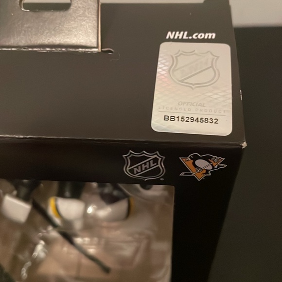 Hallmark Pittsburgh Penguins goalie Ornament - Picture 3 of 6